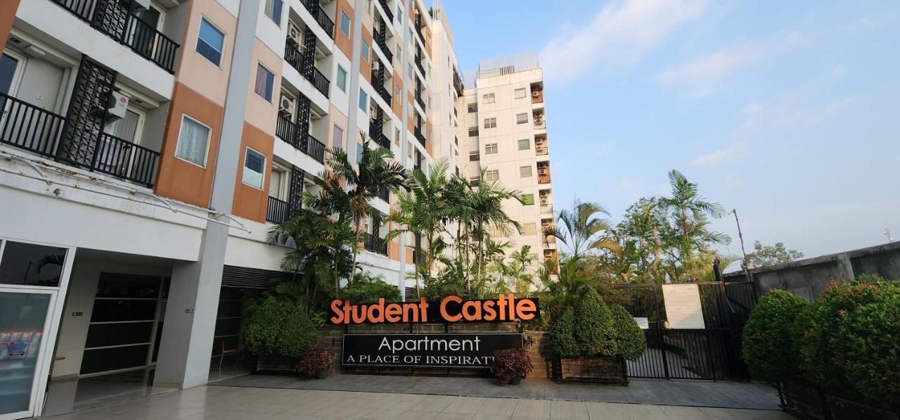 Apartemen Student Castle 요그야카르타 외부 사진